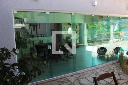 Casa de condomínio para alugar com 450m², 3 quartos e 5 vagasÁrea externa  