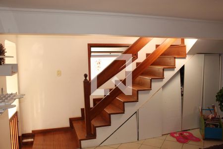 Casa de condomínio para alugar com 450m², 3 quartos e 5 vagasEscada