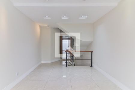 Sala de casa de condomínio para alugar com 2 quartos, 95m² em Vila Antônio, São Paulo