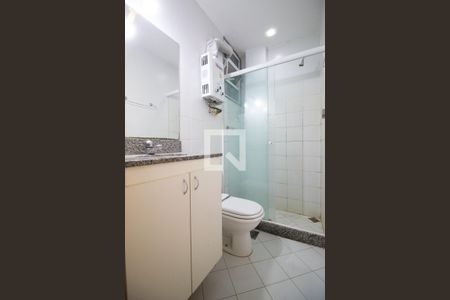 Banheiro social de kitnet/studio à venda com 1 quarto, 25m² em Copacabana, Rio de Janeiro