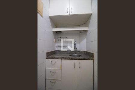 Cozinha - pia e armários de kitnet/studio à venda com 1 quarto, 25m² em Copacabana, Rio de Janeiro