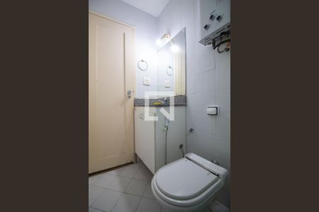 Banheiro social de kitnet/studio à venda com 1 quarto, 25m² em Copacabana, Rio de Janeiro