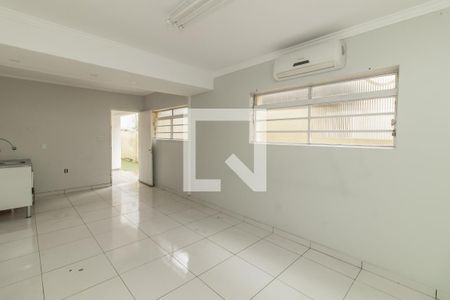 Casa à venda com 165m², 2 quartos e 2 vagas Casa à venda com 165m², 2 quartos e 2 vagasCozinha