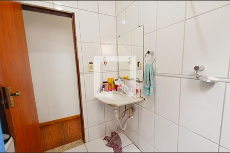 Casa à venda com 89m², 8 quartos e 3 vagas Casa à venda com 89m², 8 quartos e 3 vagasBanheiro social/ casa1