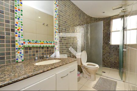 Apartamento à venda com 225m², 4 quartos e 3 vagasBanheiro social