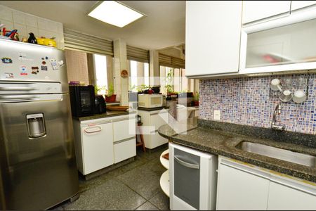 Apartamento à venda com 225m², 4 quartos e 3 vagasCozinha