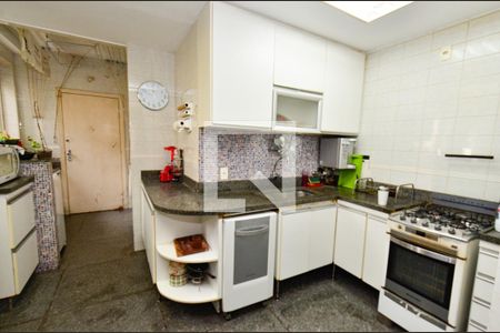 Apartamento à venda com 225m², 4 quartos e 3 vagasCozinha