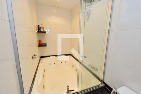 Apartamento à venda com 225m², 4 quartos e 3 vagasBanheiro suite