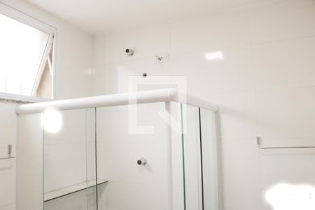 Banheiro de kitnet/studio para alugar com 1 quarto, 27m² em Vila Ester (zona Norte), São Paulo