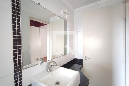Banheiro de apartamento à venda com 1 quarto, 51m² em Centro, Campinas