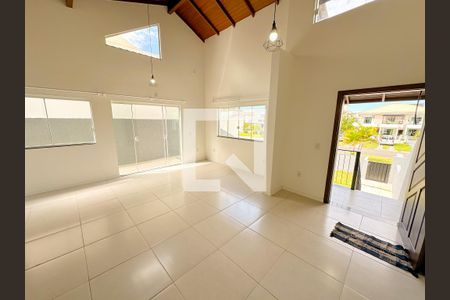 Casa para alugar com 111m², 3 quartos e 2 vagasSala