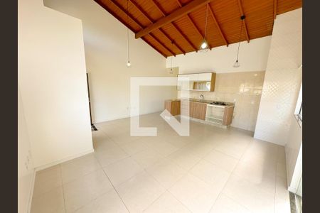 Casa para alugar com 111m², 3 quartos e 2 vagasSala