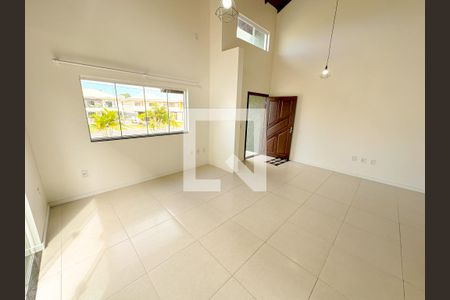 Casa para alugar com 111m², 3 quartos e 2 vagasSala