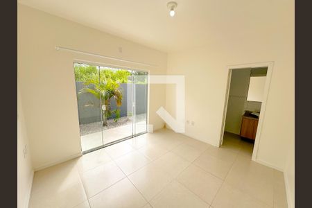 Casa para alugar com 111m², 3 quartos e 2 vagasSuite