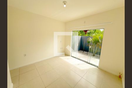 Casa para alugar com 111m², 3 quartos e 2 vagasSuite