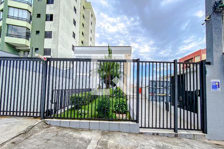 Casa para alugar com 55m², 2 quartos e 2 vagasFachada