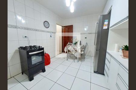 Casa à venda com 130m², 2 quartos e 2 vagas Casa à venda com 130m², 2 quartos e 2 vagasCozinha