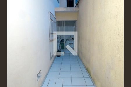 Casa à venda com 130m², 2 quartos e 2 vagasCorredor Externo