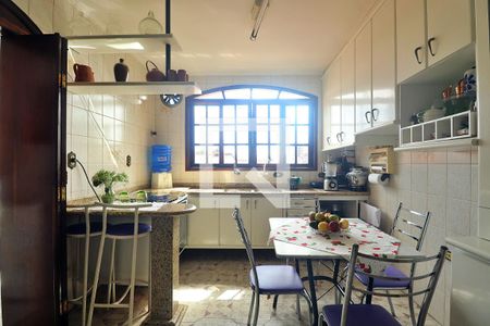 Casa à venda com 270m², 3 quartos e 3 vagasCozinha