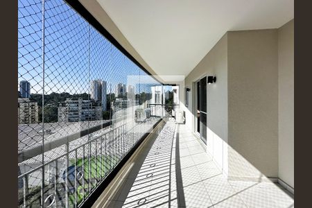 Apartamento para alugar com 171m², 3 quartos e 3 vagasVaranda