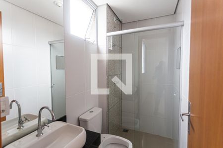 Banheiro da Suíte de apartamento para alugar com 3 quartos, 80m² em Santa Efigênia, Belo Horizonte