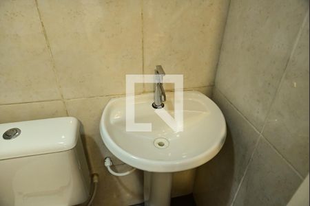 Banheiro 1 de casa para alugar com 2 quartos, 50m² em Guilhermina, Praia Grande