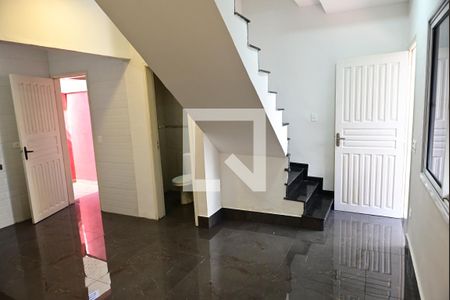 sala de casa para alugar com 2 quartos, 50m² em Guilhermina, Praia Grande
