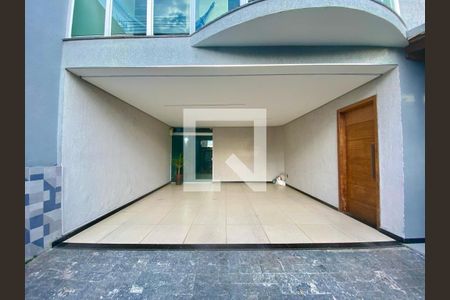Varanda da sala/Garagem de casa à venda com 3 quartos, 160m² em Europa, Contagem