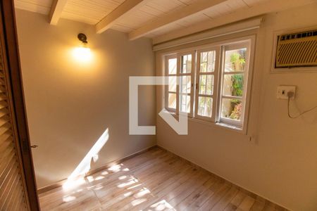 Quarto 1 de casa para alugar com 5 quartos, 360m² em Itaipu, Niterói