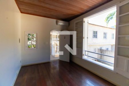 Suíte 1 de casa à venda com 5 quartos, 360m² em Itaipu, Niterói