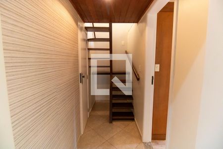 Hall de casa para alugar com 5 quartos, 360m² em Itaipu, Niterói