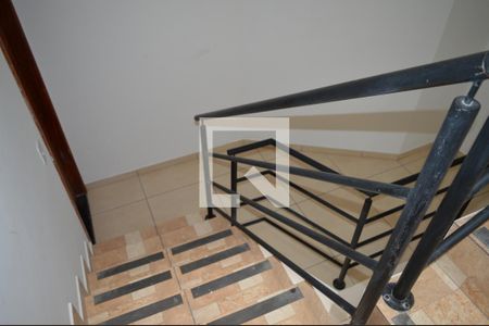 Apartamento para alugar com 60m², 2 quartos e sem vagaEscada