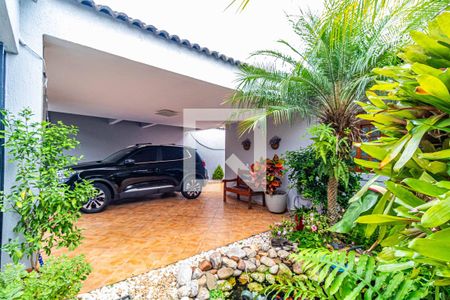 Casa à venda com 235m², 3 quartos e 2 vagas Casa à venda com 235m², 3 quartos e 2 vagasGaragem