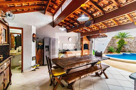 Casa à venda com 235m², 3 quartos e 2 vagas Casa à venda com 235m², 3 quartos e 2 vagasChurrasqueira