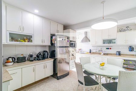 Casa à venda com 235m², 3 quartos e 2 vagas Casa à venda com 235m², 3 quartos e 2 vagasCozinha