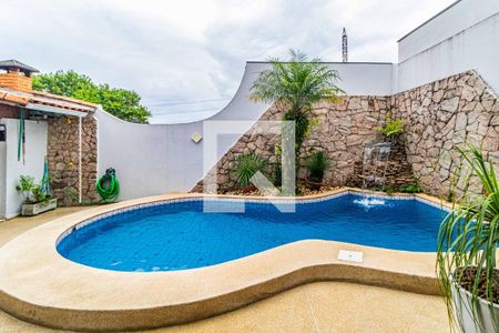 Casa à venda com 235m², 3 quartos e 2 vagas Casa à venda com 235m², 3 quartos e 2 vagasPiscina