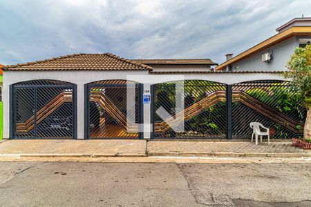 Casa à venda com 235m², 3 quartos e 2 vagas Casa à venda com 235m², 3 quartos e 2 vagasFachada