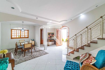 Sala de casa à venda com 3 quartos, 235m² em Cidade São Francisco, São Paulo