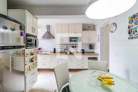 Casa à venda com 235m², 3 quartos e 2 vagas Casa à venda com 235m², 3 quartos e 2 vagasCozinha