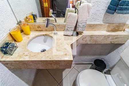 Casa à venda com 235m², 3 quartos e 2 vagas Casa à venda com 235m², 3 quartos e 2 vagasChurrasqueira - Banheiro