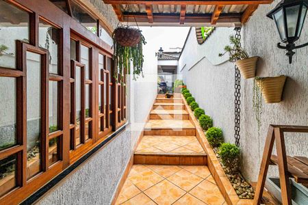 Casa à venda com 235m², 3 quartos e 2 vagas Casa à venda com 235m², 3 quartos e 2 vagasCorredor lateral