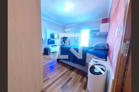 Casa à venda com 394m², 3 quartos e 4 vagas Casa à venda com 394m², 3 quartos e 4 vagasQuarto 2 - Entrada