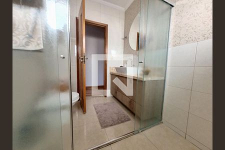 Casa à venda com 394m², 3 quartos e 4 vagas Casa à venda com 394m², 3 quartos e 4 vagasBanheiro Quarto 1 - Box