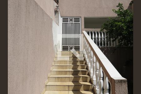 Casa à venda com 394m², 3 quartos e 4 vagasEscada Corredor Externo