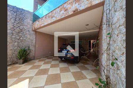 Casa à venda com 394m², 3 quartos e 4 vagas Casa à venda com 394m², 3 quartos e 4 vagasGaragem