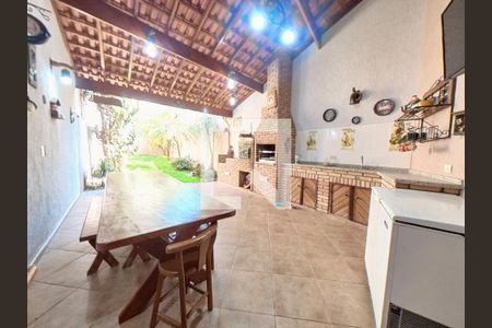 Casa à venda com 394m², 3 quartos e 4 vagas Casa à venda com 394m², 3 quartos e 4 vagasChurrasqueira