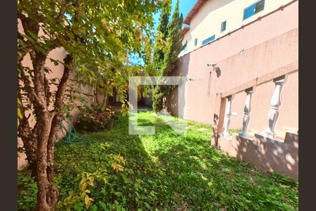 Casa à venda com 394m², 3 quartos e 4 vagas Casa à venda com 394m², 3 quartos e 4 vagasJardim