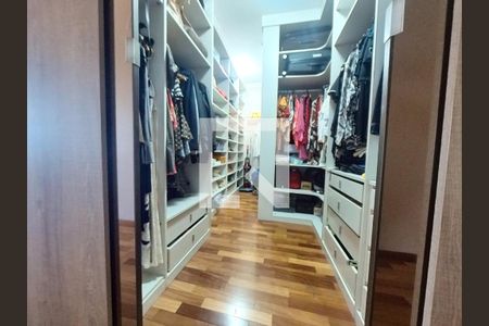 Casa à venda com 394m², 3 quartos e 4 vagas Casa à venda com 394m², 3 quartos e 4 vagasBanheiro Quarto 1 - Closet