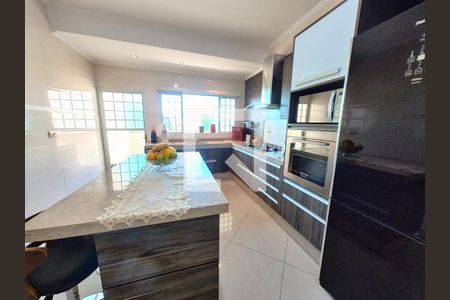 Casa à venda com 394m², 3 quartos e 4 vagas Casa à venda com 394m², 3 quartos e 4 vagasCozinha