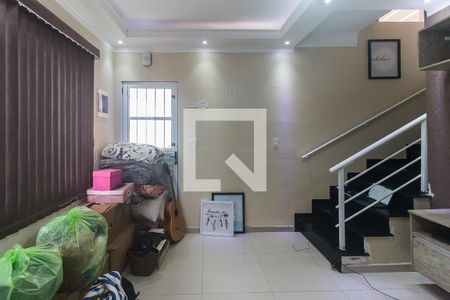 Sala de casa de condomínio para alugar com 2 quartos, 52m² em Vila Lavínia, Mogi das Cruzes